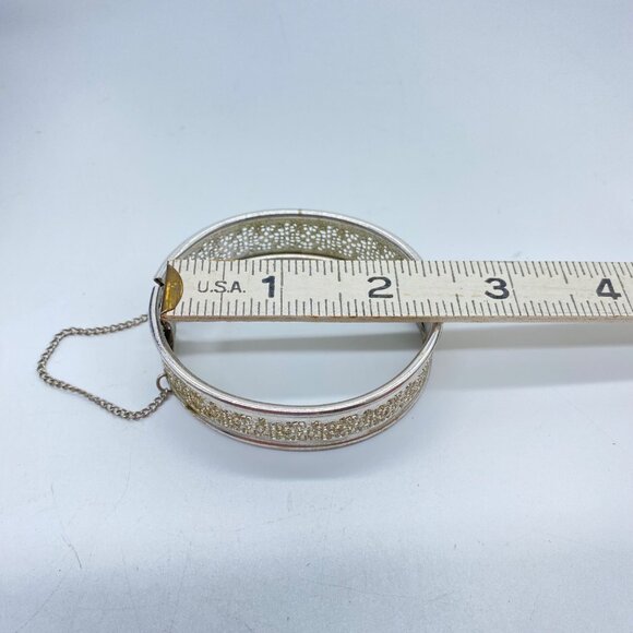 Vintage Silver Tone Filigree Hinged Bangle Bracelet With Safety Chain **NOTE** - Picture 4 of 14